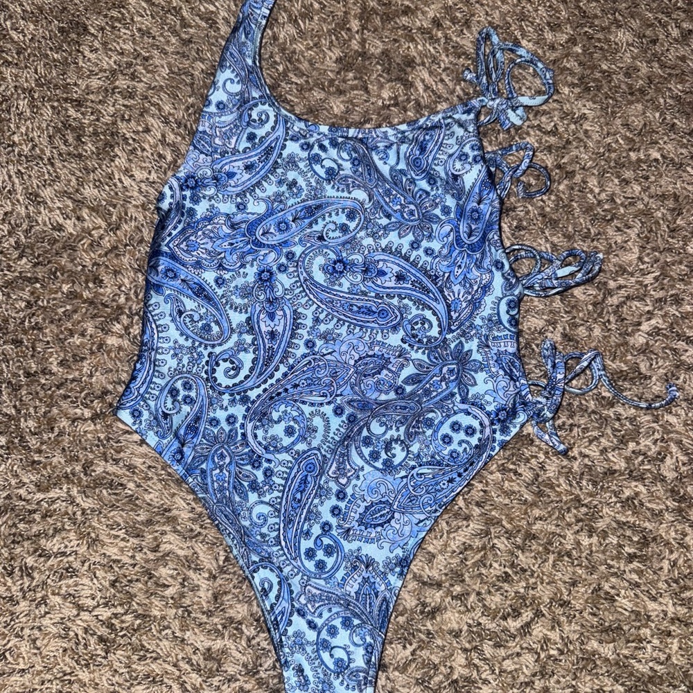 Frankie’s bikini honey one shoulder cheeky one piece M